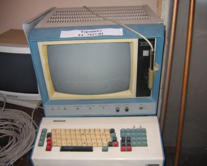 1981 год - введен в эксплуатацию класс дисплеев на базе станции ЕС-7920.